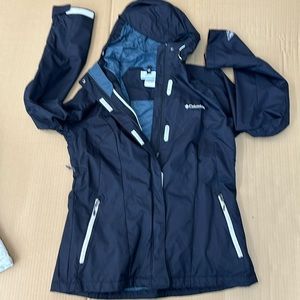 Black Columbia Omni-Tech waterproof and breathable rain shell